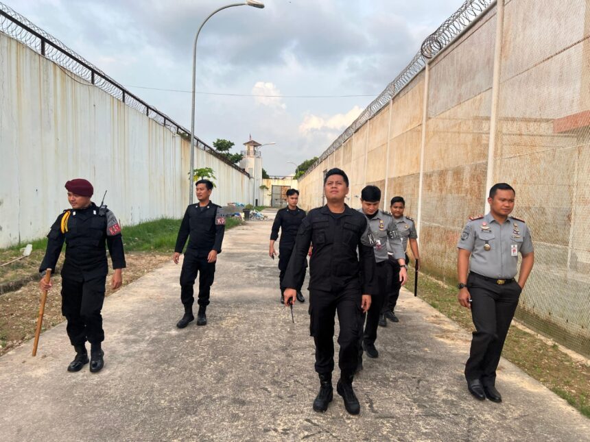 Cegah Gangguan Kamtib, Karutan Batam Lakukan Kontrol Seputaran Area Branggang