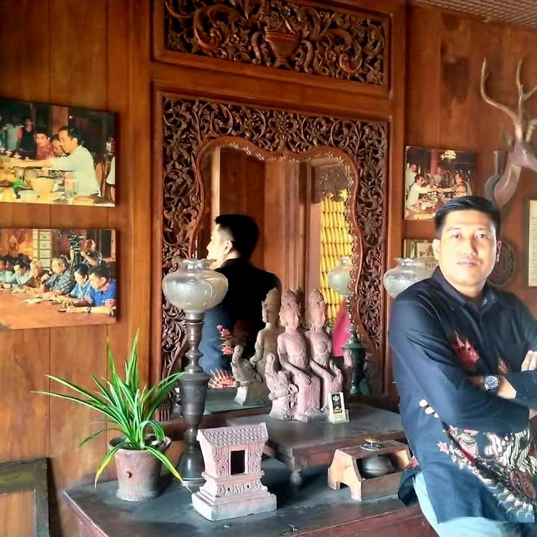 Sekertaris Jenderal DPP Feradi WPI Adv.Gaya M Taufan, S.H., turut memberikan ucapan selamat kepada Levina Etana Wijaya, S.H., C.PFW., C.MDF., C.JKJ. atas Pengangkatan Sumpah Advokat di Pengadilan Tinggi Surabaya