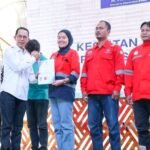 Tingkatkan Daya Saing, Wali Kota Batam Amsakar Serahkan Sertifikat Pelatihan Kompetensi Tenaga Kerja